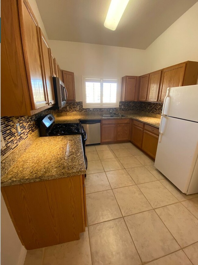 Building Photo - Nice Summerlin Condo in Gated Community