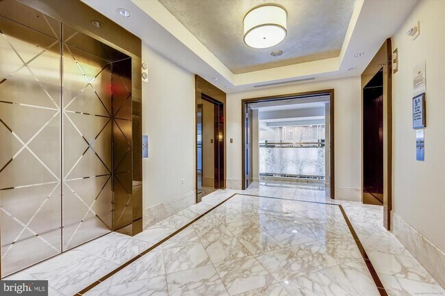 Foto del edificio - 7710 Woodmont Ave