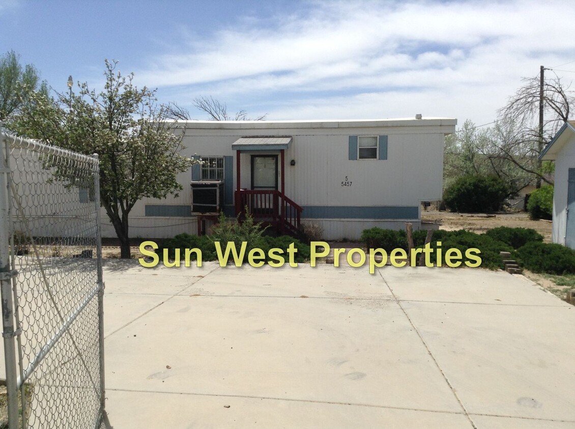 Foto principal - 2 Bedroom, 1 Bath Mobile Home with Fenced ...