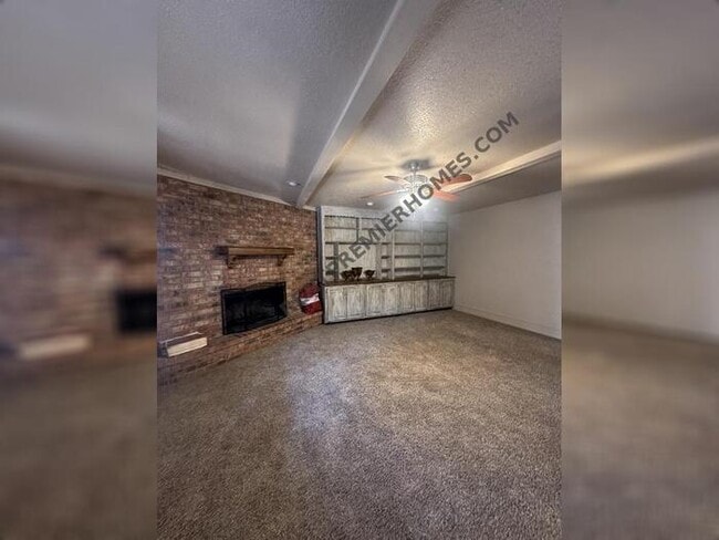 Foto del edificio - 2113 Raintree Rd