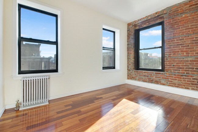 Building Photo - 145 Montrose Ave