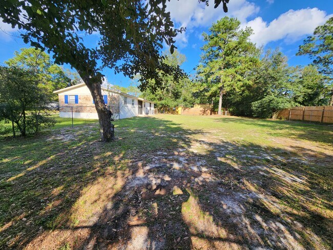 Building Photo - Adorable and Remodeled 3 BD/1.5 BA homes o...