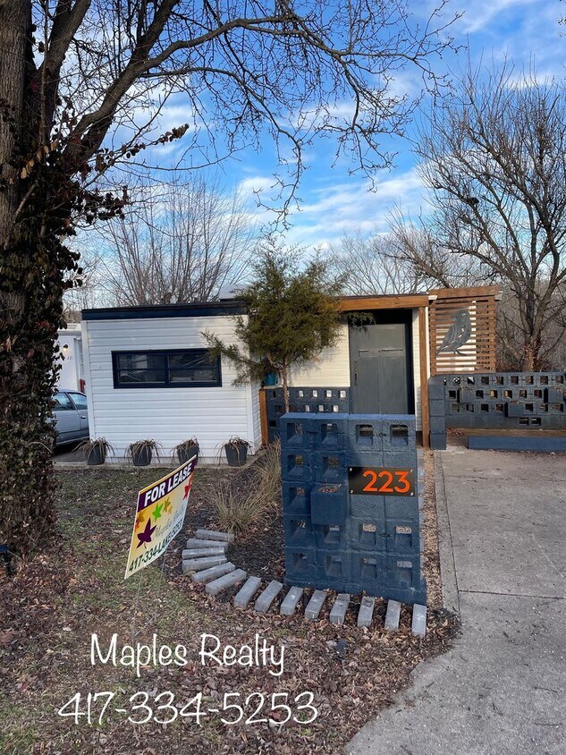 Primary Photo - 2 Bed / 1 Bath TINY HOME in Branson