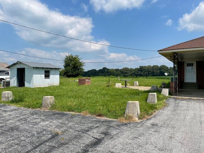 Building Photo - 3 Bed 1 Bath Home - Russellville