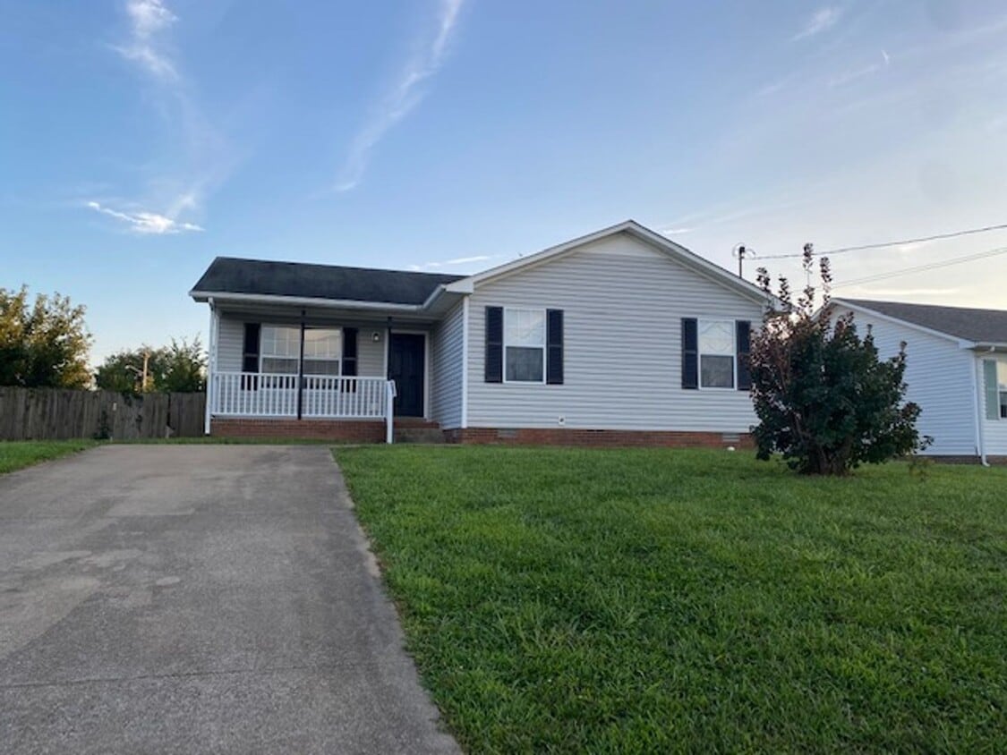 Primary Photo - Charming 3 Bedroom Ranch Style Home