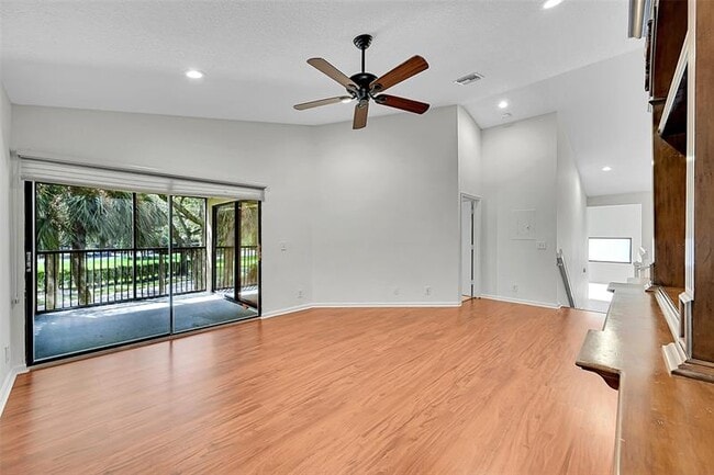 Foto del edificio - 1002 NW 105th Way