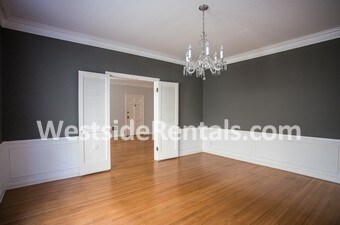 Primary Photo - 132 N Kings Rd