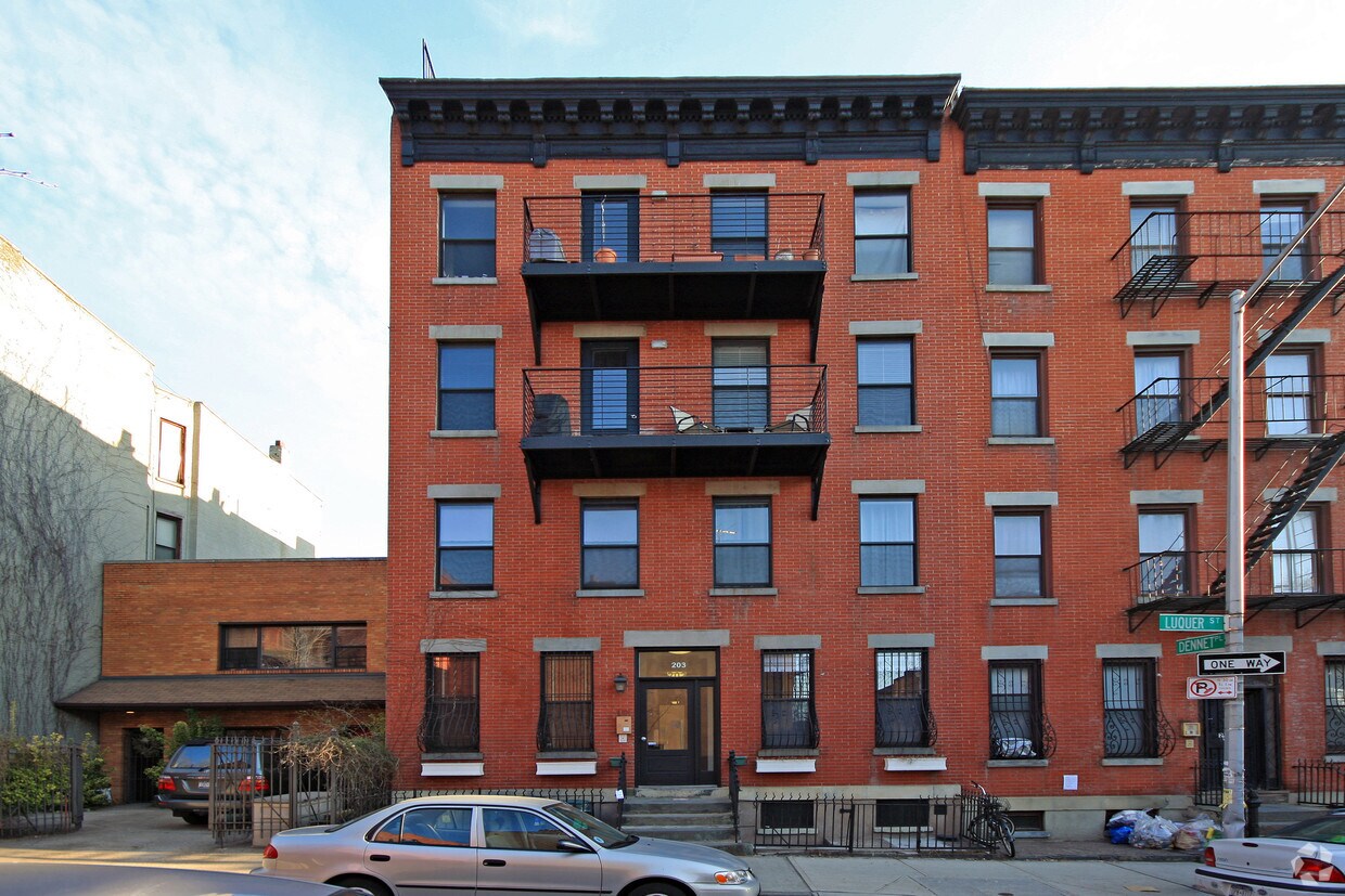 Primary Photo - 203 Luquer St