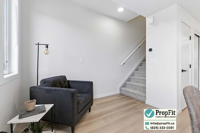 Building Photo - 7340 Klapstein Cres SW