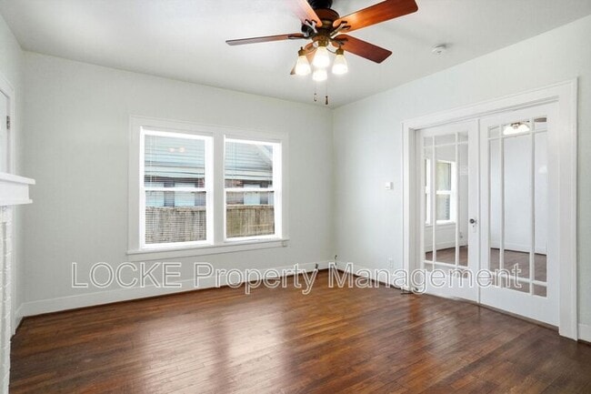 Photo - 1806 Clover Ln House
