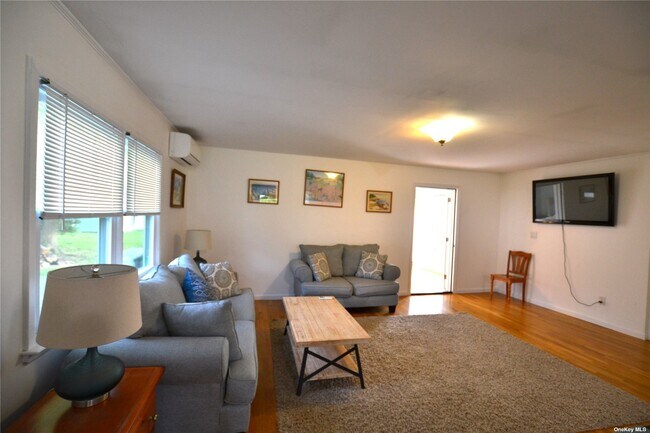 Building Photo - 13 Argonne Rd W