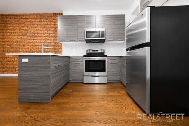 Foto del edificio - Modern 4 Bed 2 Bath Duplex with Yard in Stuyvesant Heights