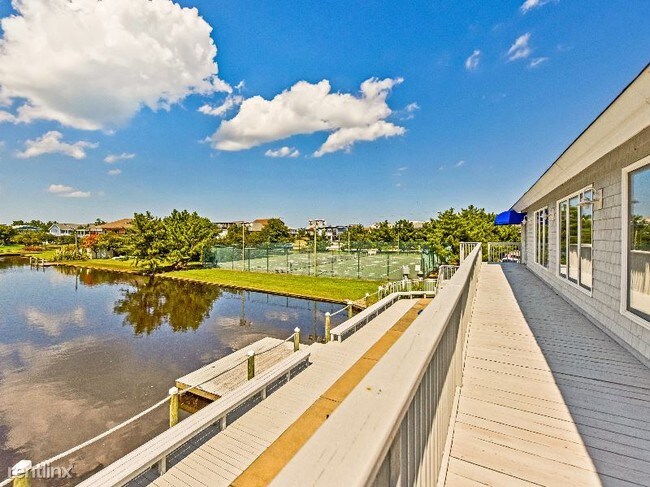 Building Photo - 3665 Sandpiper Rd