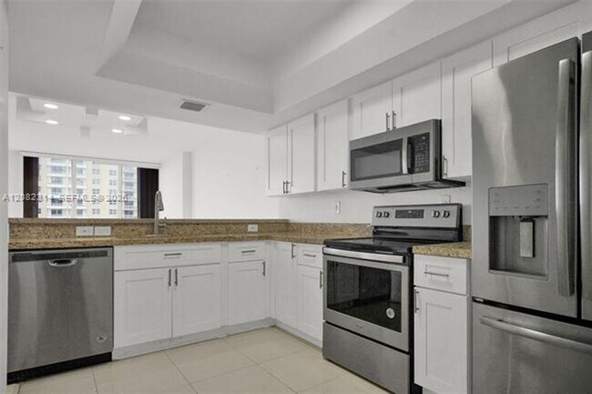 Photo - 520 Brickell Key Dr cu-A1007 Apartment