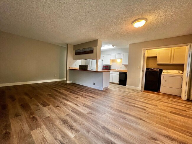 Foto del edificio - 3 Bedroom 2 Bathroom Ranch Style Home!