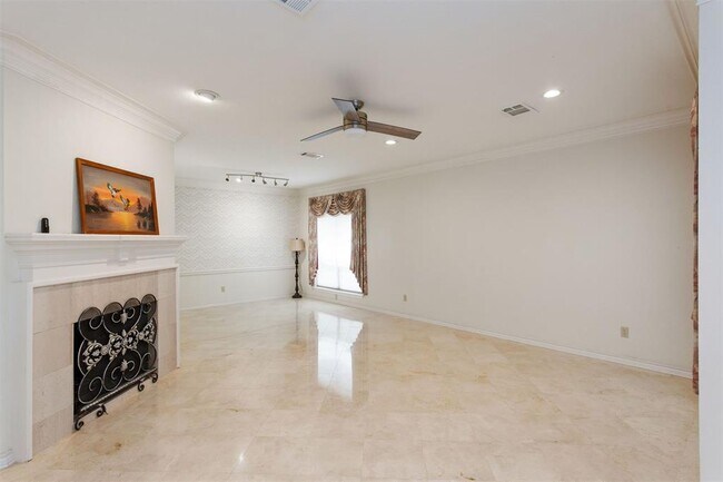 Building Photo - 7719 Club Lake Dr