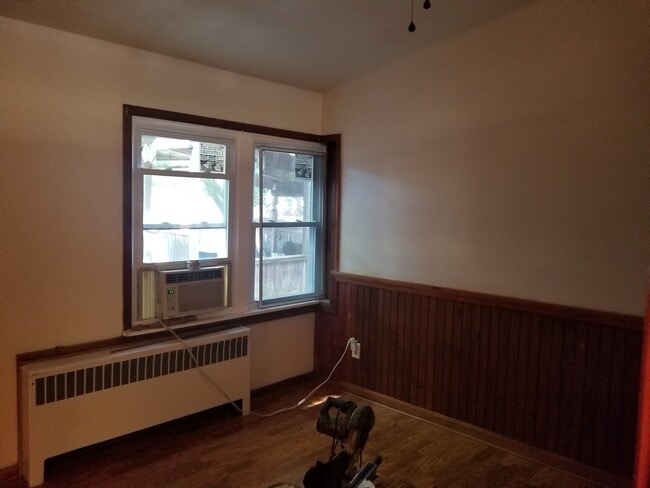 Building Photo - 307 N Market St