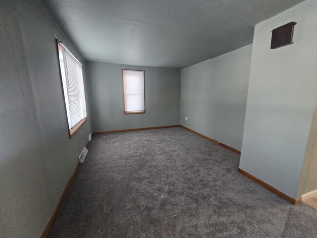 Building Photo - N5621 N Franklin St