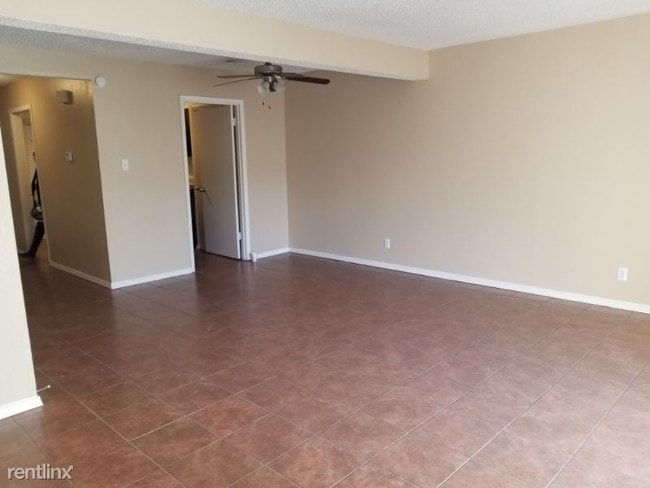 Building Photo - 409-883-0854 74