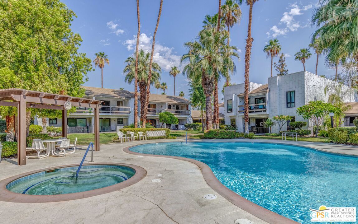 Foto principal - 5205 E Waverly Dr
