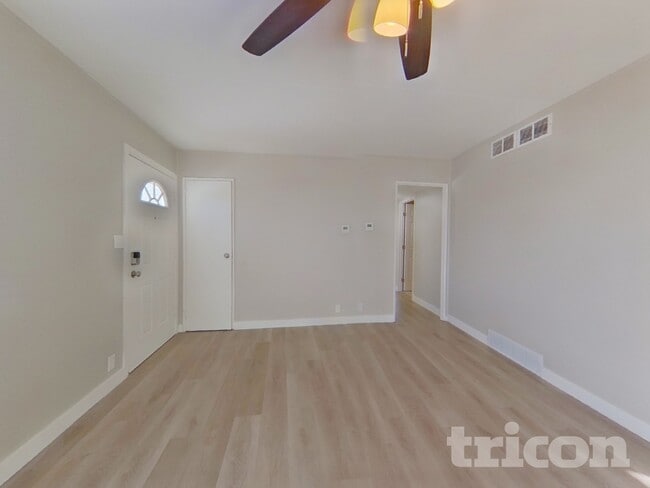 Building Photo - 1904 S Sheridan Ave