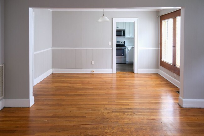 Building Photo - 3Bedroom/1Bath Home Coming Available Soon!