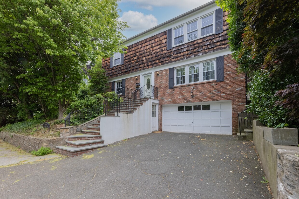 Primary Photo - 368 Columbus Ave