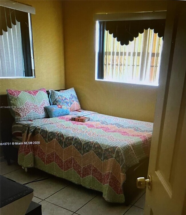 Foto del edificio - 325 NW 193rd Terrace
