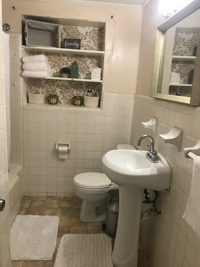 Foto del edificio - 2110 Tiny Ave