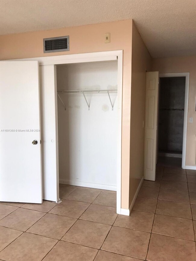 Building Photo - 1 bedroom in North Miami FL 33162