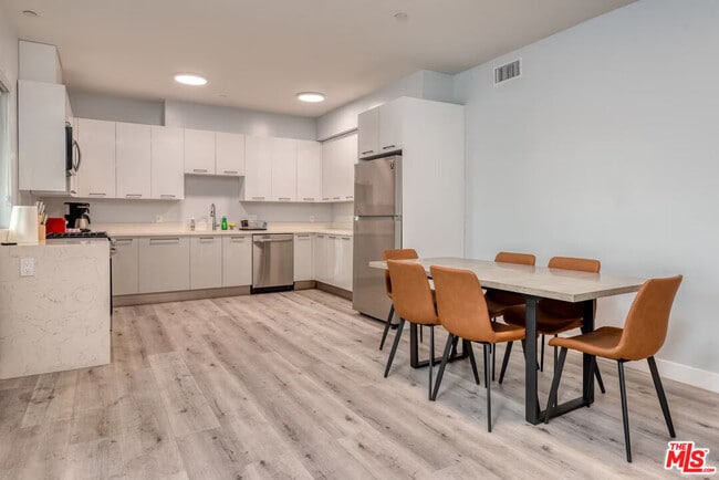 Foto del edificio - 917 S Berendo St