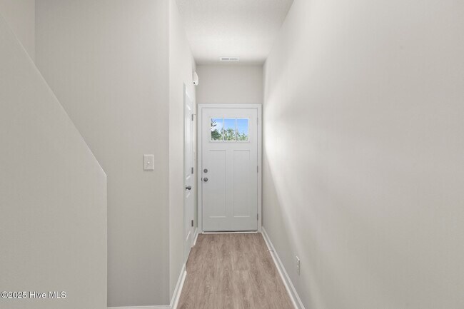 Foto del edificio - 2033 Folkstone Wds Ln