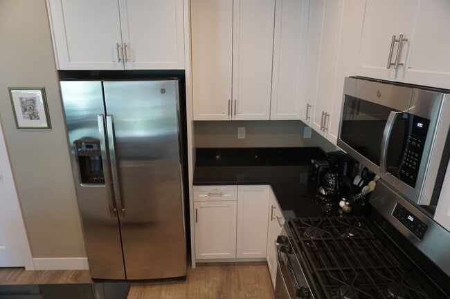 Building Photo - 3 Bedroom Midvale Neighborhood Home