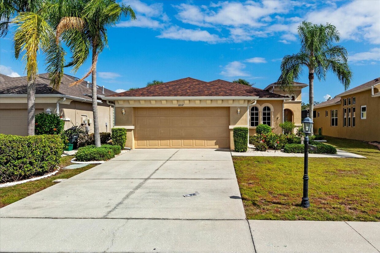 Primary Photo - Fully furnished annual rental home in Sun ...