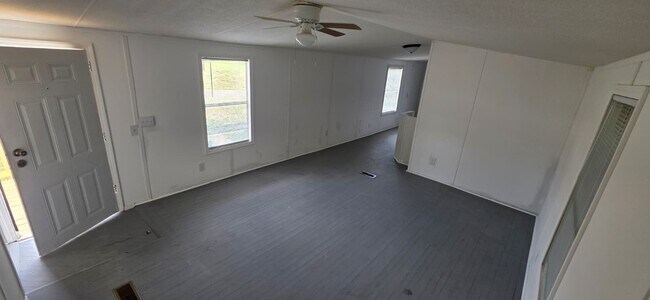 Foto del edificio - 8364 Cedar St