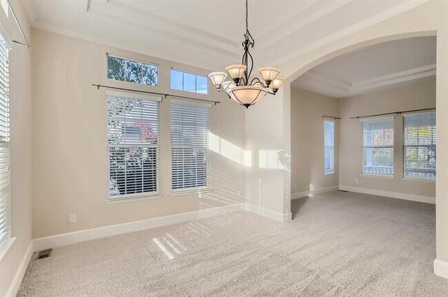 Building Photo - 9365 Cottonwood Circle