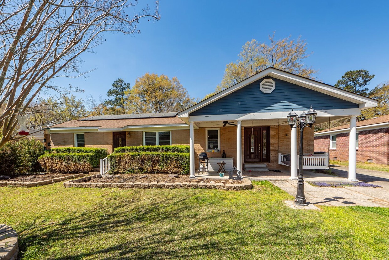 Primary Photo - 3 Bedroom 1 Bath Home in Beverly Hills - G...