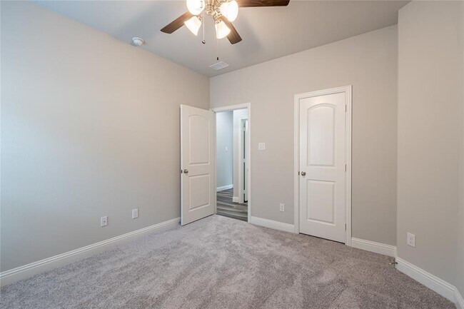 Foto del edificio - 7808 Cottonwood Dr