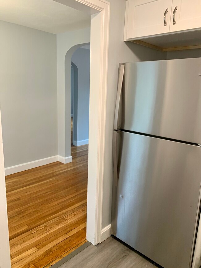 kitchen look to dining room - 6 Oval Rd