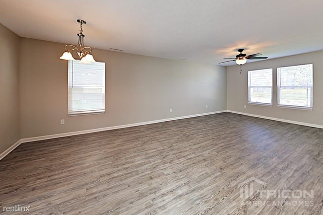 Building Photo - 2887 Beethoven Ave