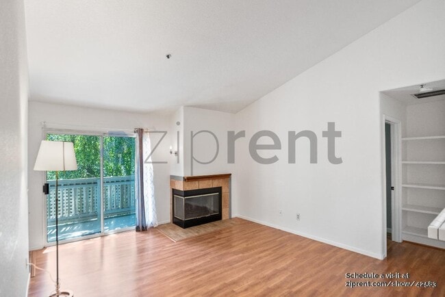 Building Photo - 714 Waterford Pl