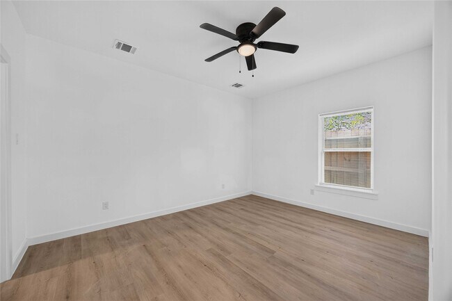 Building Photo - 8208 Sterlingshire St