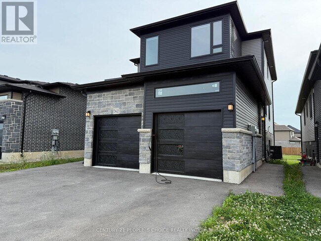 Building Photo - 562 Fairway Rd
