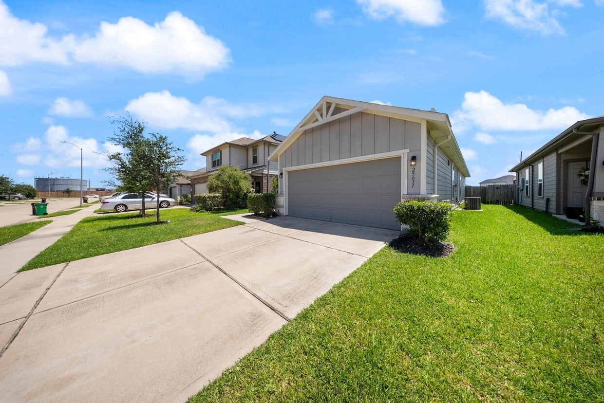 Foto principal - 25631 Bottlebrush Sedge St