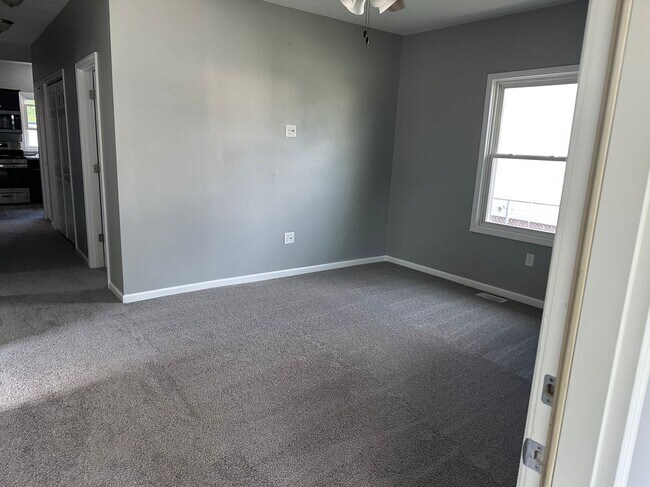 Foto del edificio - 2416 E Walnut St