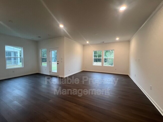 Foto del edificio - 651 Roy Adams Rd