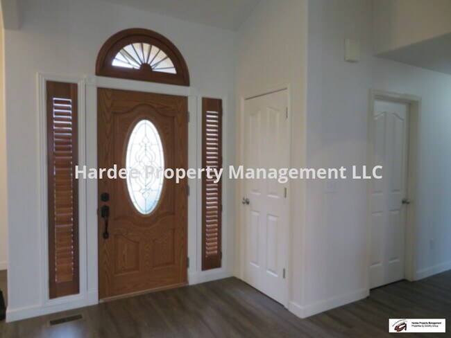 Building Photo - 858 W Horizon Way