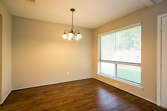 Foto del edificio - 7311 Skybright Ln