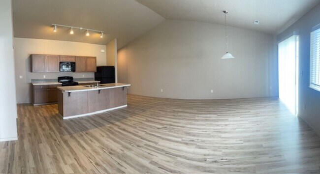 Building Photo - Moen Fields 3 Bed 3 Bath Garden Townhome across from Greenacres Elementary