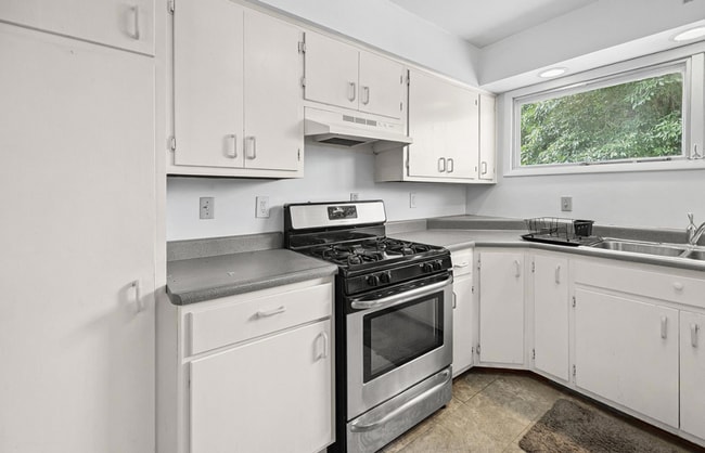 Building Photo - 4-Bedroom 2-bath in West Lafayette!